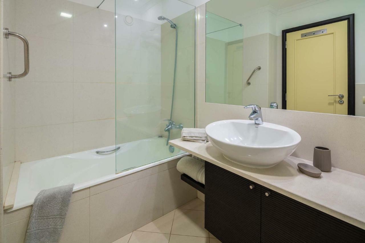 Oceanside Terrace Apartment By Holiday Rental Madeira ฟุงชาล ภายนอก รูปภาพ